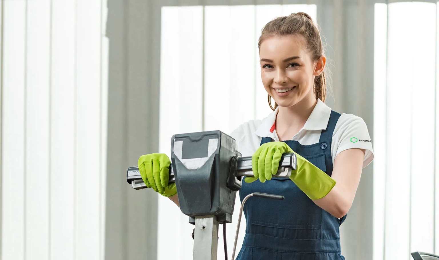 Pharma Stuff employee with cleaning machine